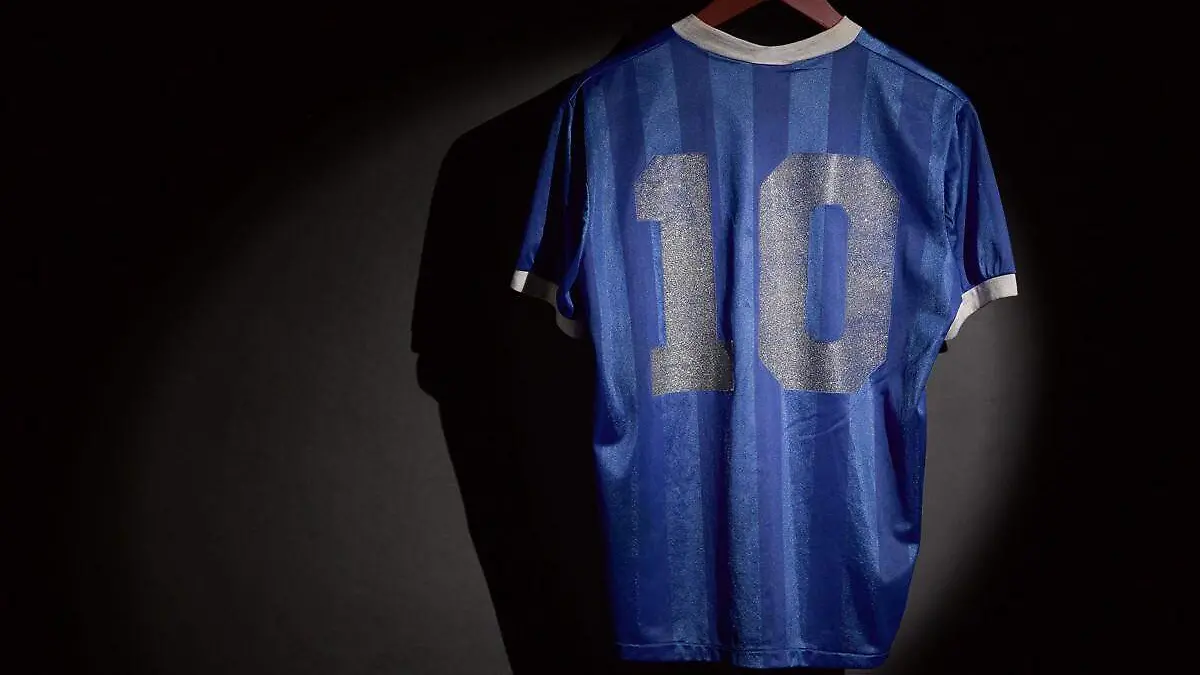 Subastan jersey de Maradona